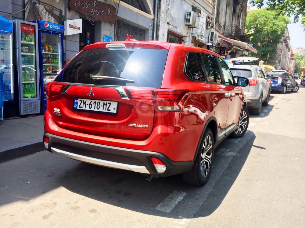 Red Mitsubishi Outlander 2017 for rent in Tbilisi 4